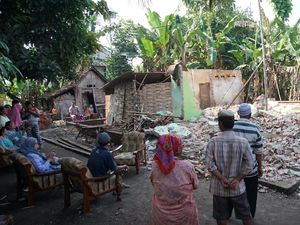 Rumah Gono Gini Dihancurkan Mantan Istri Gegara Sang Anak Tak Punya Tempat Tinggal Rumah Gono Gini Dihancurkan Mantan Istri Gegara Sang Anak Tak Punya Tempat Tinggal