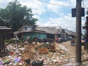 Kemproh Temen! Sampah Berserakan di Pasar Ajibarang, Banyumas Kemproh Temen! Sampah Berserakan di Pasar Ajibarang, Banyumas