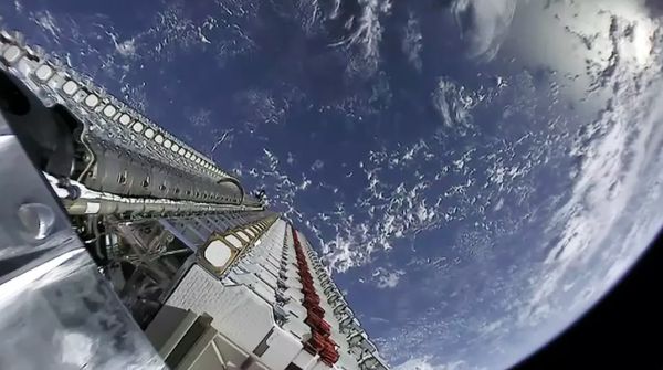 Perjalanan Starlink Jadi Konstelasi Internet Terbesar di Dunia