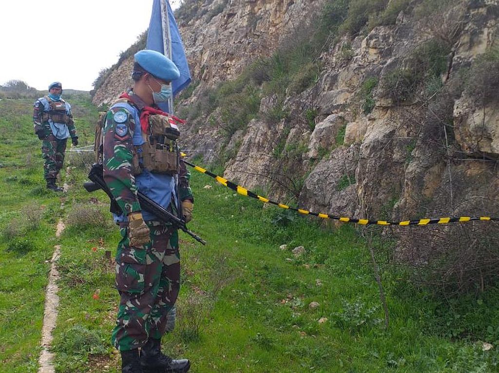 Satgas Garuda Temukan Mortir Aktif di Blue Line Lebanon Sisa Konflik 2006 Satgas Garuda Temukan Mortir Aktif di Blue Line Lebanon Sisa Konflik 2006