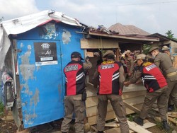 Aksi Pembongkaran Bangunan Liar di Palembang Diwarnai Kericuhan