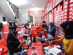 Pantang Menyerah, Mantan Karyawan Toko Sepatu Sukses Jadi Bos Sepatu