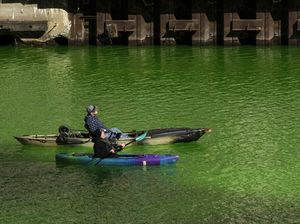 Tradisi Unik Mengubah Sungai Jadi Hijau di Chicago