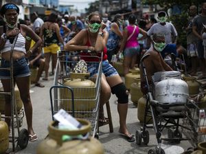 Emak-emak di Brasil Antre Panjang Berburu Gas Murah
