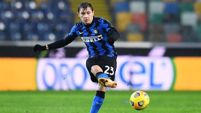 UDINE, ITALY - JANUARY 23: Nicolò Barella of FC Internaziona in action during the Serie A match between Udinese Calcio and FC Internazionale at Dacia Arena on January 23, 2021 in Udine, Italy. (Photo by Alessandro Sabattini/Getty Images)