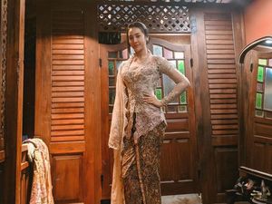 Anya Geraldine Bikin Pangling Saat Kondangan, Pakai Kebaya Anne Avantie