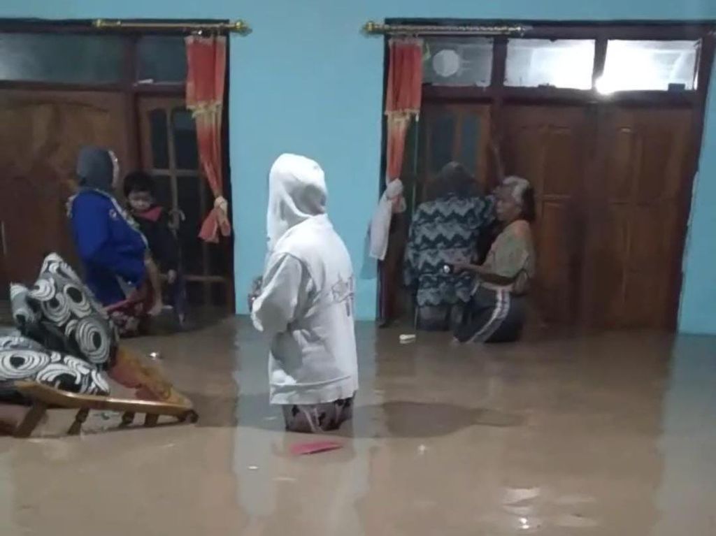 Hujan Lebat Tiga Jam, Enam Desa di Magetan Diterjang Banjir Hujan Lebat Tiga Jam, Enam Desa di Magetan Diterjang Banjir