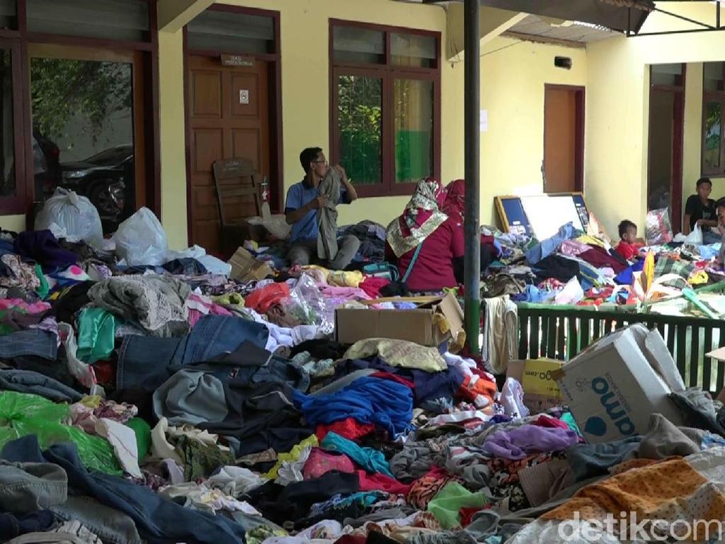Dikeluhkan Warga, Bantuan Banjir Probolinggo Dianggap Tak Merata Dikeluhkan Warga, Bantuan Banjir Probolinggo Dianggap Tak Merata