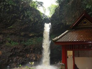 Menikmati Kesejukan Alam di Curug Dago Bandung Menikmati Kesejukan Alam di Curug Dago Bandung