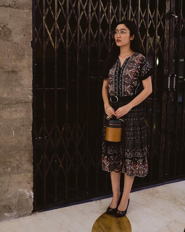 Febby Rastanty/instagram.com/febbyrastanty Febby Rastanty menawan dengan dress batik/instagram.com/febbyrastanty