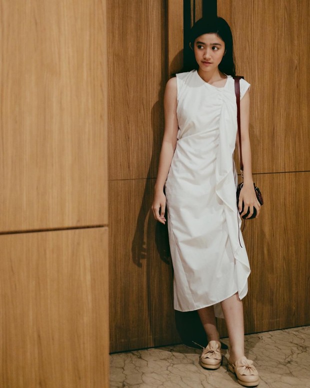 Febby Rastanty/instagram.com/febbyrastanty Febby Rastanty tampil simpel dengan dress polos/instagram.com/febbyrastanty