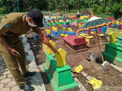 Hilangkan Kesan Seram, Kuburan Ini Dicat Warna-warni