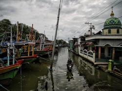 Terobos Air Rob, Mantri Bank Ini Ganti Rantai Motor Sebulan Dua Kali