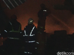 Lagi! Pabrik Spring Bed di Makassar Dilalap Si Jago Merah