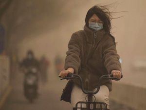 Waduh! Badai Pasir di China Bikin Warga Nggak Bisa Lihat Matahari Waduh! Badai Pasir di China Bikin Warga Nggak Bisa Lihat Matahari