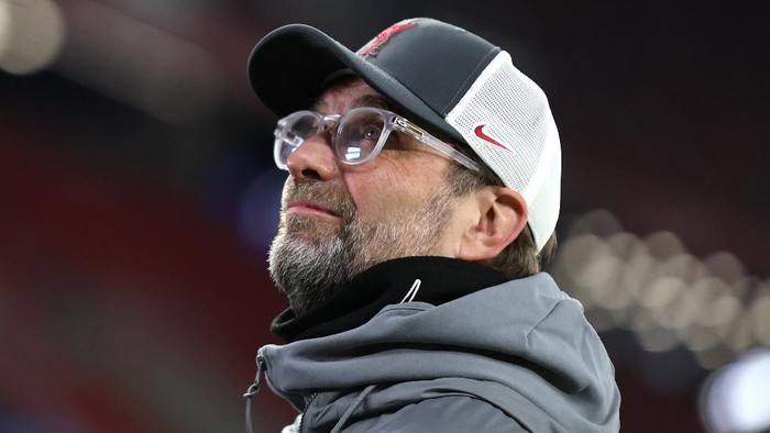 BUDAPEST, HUNGARY - MARCH 10: Jurgen Klopp, Manager of Liverpool looks on prior to the UEFA Champions League Round of 16 match between Liverpool FC and RB Leipzig at  the Puskas Arena on March 10, 2021 in Budapest, Hungary. Sporting stadiums around Germany remain under strict restrictions due to the Coronavirus Pandemic as Government social distancing laws prohibit fans inside venues resulting in games being played behind closed doors. (Photo by David Balogh/Getty Images)