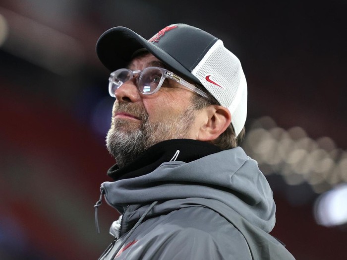 BUDAPEST, HUNGARY - MARCH 10: Jurgen Klopp, Manager of Liverpool looks on prior to the UEFA Champions League Round of 16 match between Liverpool FC and RB Leipzig at  the Puskas Arena on March 10, 2021 in Budapest, Hungary. Sporting stadiums around Germany remain under strict restrictions due to the Coronavirus Pandemic as Government social distancing laws prohibit fans inside venues resulting in games being played behind closed doors. (Photo by David Balogh/Getty Images)