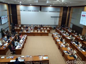 Kepala BNPB Ungkap Tren Bencana Naik di Rapat DPR, Harap Anggaran Ditambah