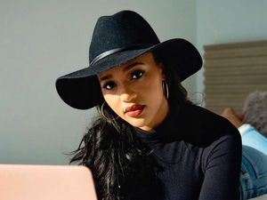 10 Foto Trader Wanita Termuda di Usia 22, Ungkap Rasanya Kerja di Bursa Saham