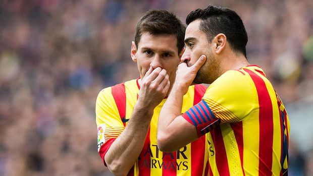 BARCELONA, SPAIN - MARCH 29: Lionel Messi (L) and Xavi Hernandez of FC Barcelona speak during the La Liga match between RCD Espanyol and FC Barcelona at Cornella-El Prat Stadium on March 29, 2014 in Barcelona, Spain. (Photo by Alex Caparros/Getty Images)