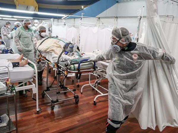 Melihat Sibuknya Nakes di RS Darurat Corona Brasil