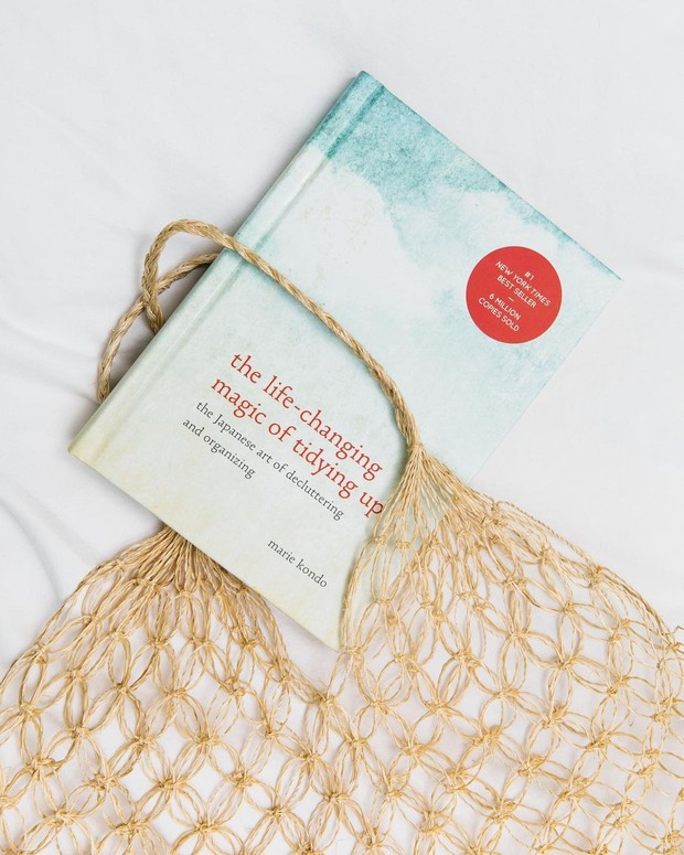 Marie Kondo telah menulis buku tentang metode konmarinya ini.