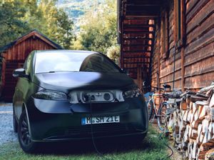 Ini Sion! Mobil Listrik dengan Panel Surya, Bisa Isi Daya Sendiri