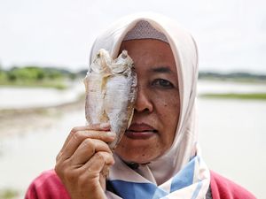 Kisah Masnuah Pelopor Pemberdayaan Nelayan Perempuan di Pesisir Demak Kisah Masnuah Pelopor Pemberdayaan Nelayan Perempuan di Pesisir Demak