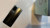 Menggenggam Oppo Reno5 F