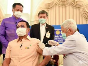 Sempat Ditunda, PM Thailand Akhirnya Disuntik Vaksin AstraZeneca