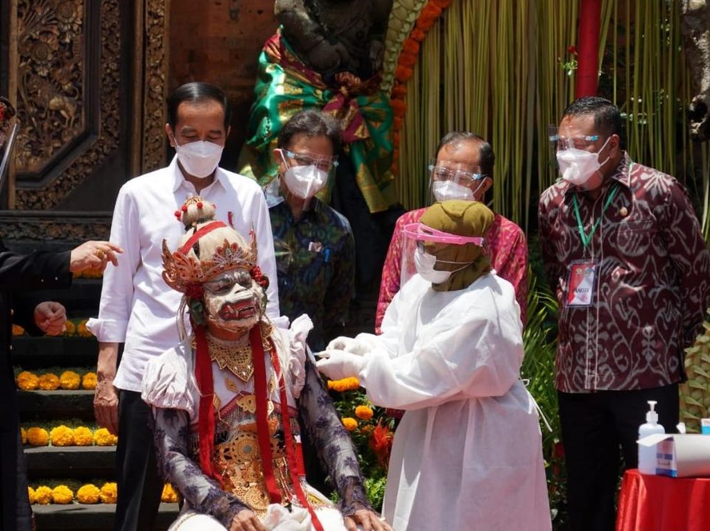 Ciptakan Wilayah Bebas Corona, 680 Pekerja Pariwisata Ubud Divaksin Covid-19 Ciptakan Wilayah Bebas Corona, 680 Pekerja Pariwisata Ubud Divaksin Covid-19