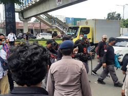 Pria Bawa Samurai di Luar Area Sidang Habib Rizieq Diamankan Polisi