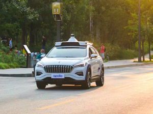China Luncurkan Layanan Taksi Robot Tanpa Sopir China Luncurkan Layanan Taksi Robot Tanpa Sopir
