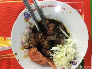 Maknyus! Sate Kambing dan Tongseng Racikan Bu Sumirah yang Legendaris