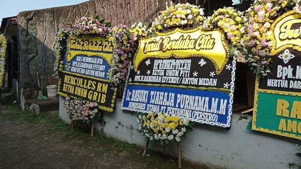 Suasana di sekitar masjid Tan Kok Liong lokasi jenazah Anton Medan akan dimakamkan