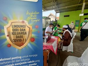Wagub Uu Targetkan 80 Persen Penduduk di Jawa Barat Divaksin Corona