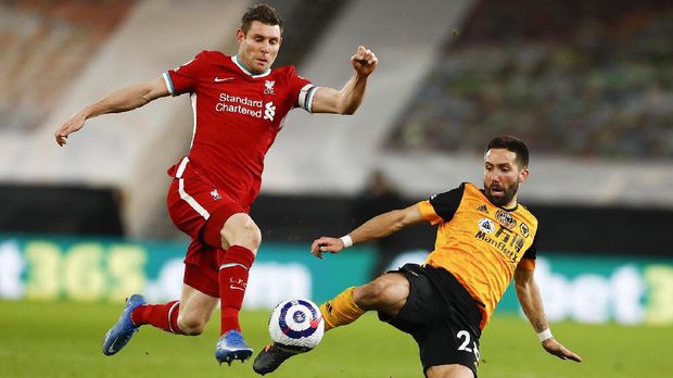 Wolverhampton Wanderers vs Liverpool Liverpool's James Milner, left, and Wolverhampton Wanderers' Joao Moutinho compete for the ball during the English Premier League soccer match between Wolverhampton Wanderers and Liverpool at Molineux Stadium in Wolverhampton, England, Monday, March. 15, 2021. (AP Photo/Jason Cairnduff,Pool)