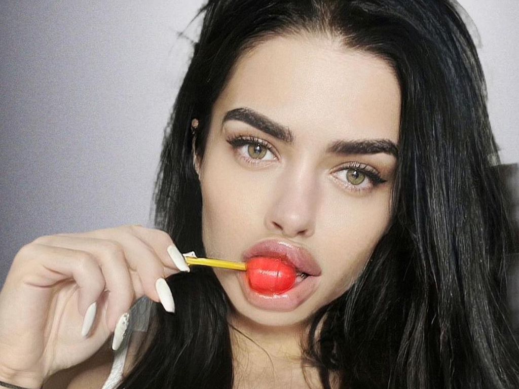 8 Foto Artis Rusia Minta Donasi untuk Perbaiki Hidung yang Gagal Oplas 8 Foto Artis Rusia Minta Donasi untuk Perbaiki Hidung yang Gagal Oplas
