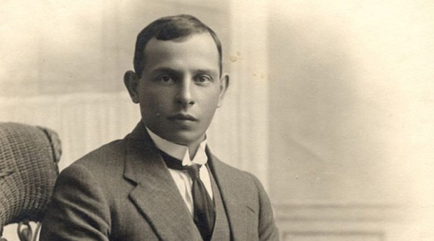 Benjamin Ginsberg Bapak Rooibos/sumber: Klipopmekaar.co.za/rooibosteahistory bapak rooibos tea