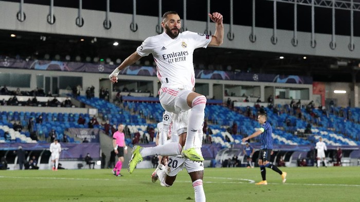 MADRID, SPAIN - MARCH 16: Karim Benzema of Real Madrid celebrates after scoring their sides first goal during the UEFA Champions League Round of 16 match between Real Madrid and Atalanta at Estadio Alfredo Di Stefano on March 16, 2021 in Madrid, Spain. Sporting stadiums around Spain remain under strict restrictions due to the Coronavirus Pandemic as Government social distancing laws prohibit fans inside venues resulting in games being played behind closed doors. (Photo by Gonzalo Arroyo Moreno/Getty Images)