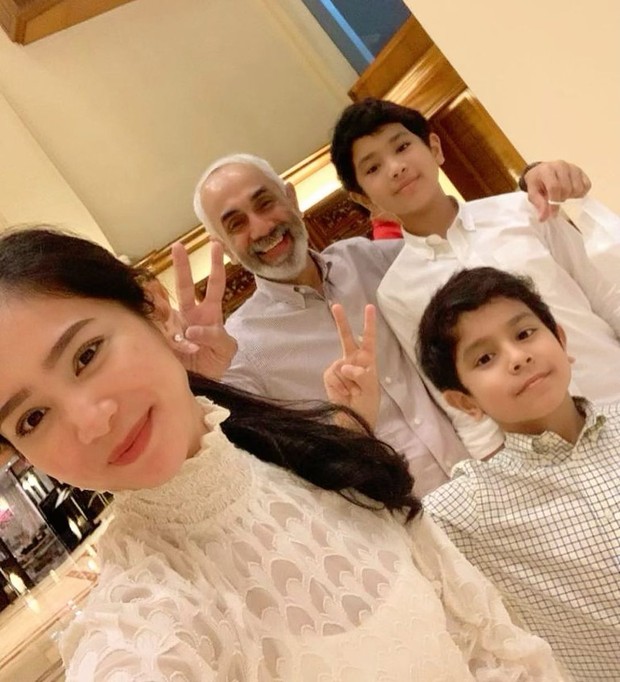 Bunga Zainal/instagram.com/bungazainal05 Bunga Zainal selfie bersama keluarga/instagram.com/bungazainal05