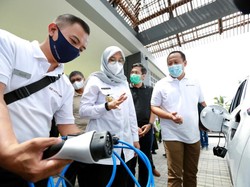 Kala Bupati Ipuk Setir Mobil Listrik, Promosikan Pariwisata Berkelanjutan