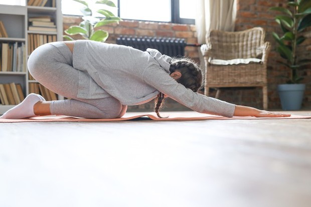 Ini merupakan salah satu peregangan istirahat yang lebih rileks dan ini sempurna untuk mengatur nafas, merilekskan tubuh dan mengurangi stres.