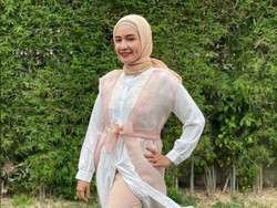 Intan Nuraini Sembuh COVID-19 Usai 10 Hari Karantina, Nangis Dipelukan Anak dan Suami