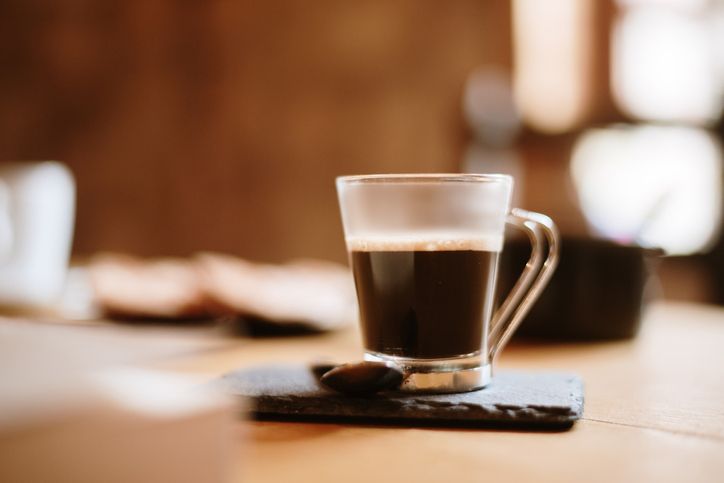 A cup of esprJumlah Kalori Secangkir Kopi Hitam, Kopi Sehat yang Kaya Manfaatesso black coffee