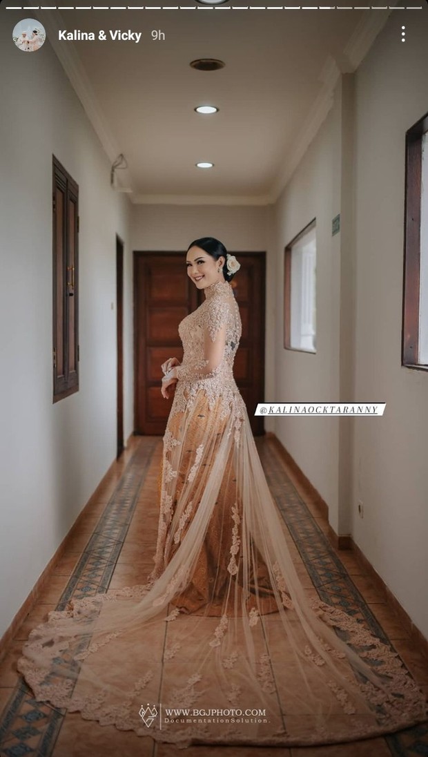 Kebaya akad nikah Karina Ocktaranny/Foto: instagram.com/thelodgeatjgcc Gaun pernikahan Kalina Ocktaranny