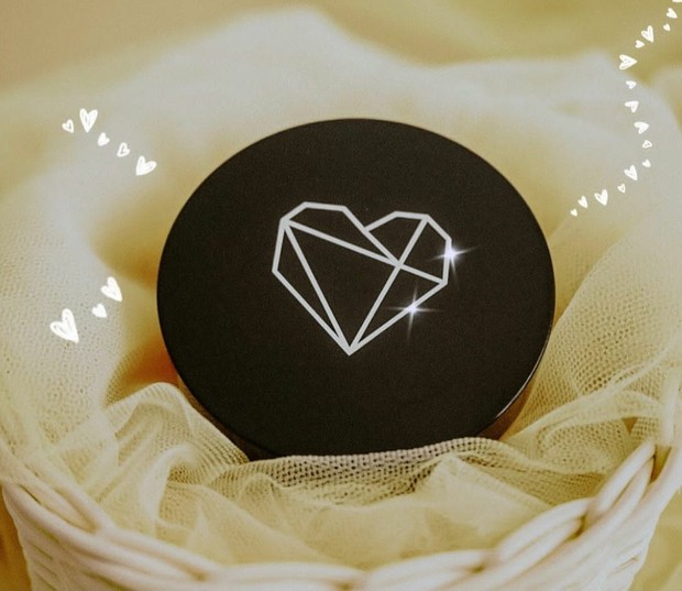 Kemasan simpel dan travel friendly/Foto: Instagram.com/zamronindonesia Zamron Natural Flawless Powder