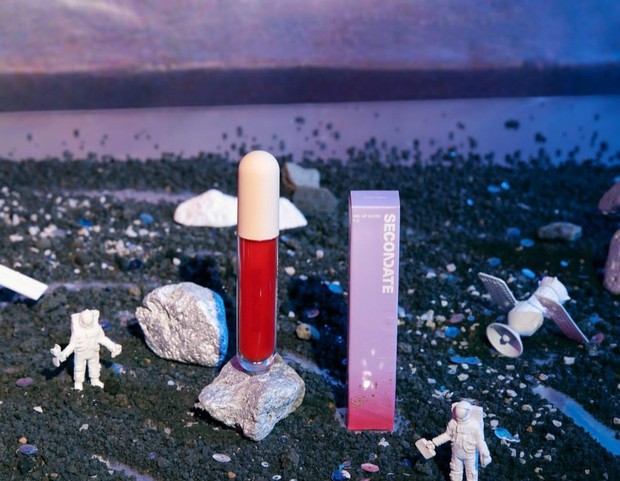 Kemasan unik dengan tema outer space/Foto: Instagram.com/secondatebeauty Secondate Gel Lip Gloss