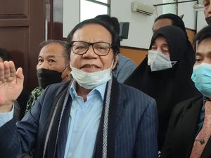 Polisi: Pengacara HRS Ngaku Bawa Golok di Mobil karena Punya Nilai Gaib Polisi: Pengacara HRS Ngaku Bawa Golok di Mobil karena Punya Nilai Gaib