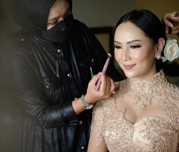 Makeup akad Karina Ocktaranny/Foto: instagram.com/karabrides Makeup akad Kalina Ocktaranny